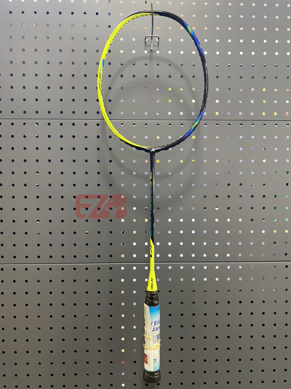 VỢT CẦU LÔNG YONEX ASTROX 77 CHUỐI CHÍNH HÃNG